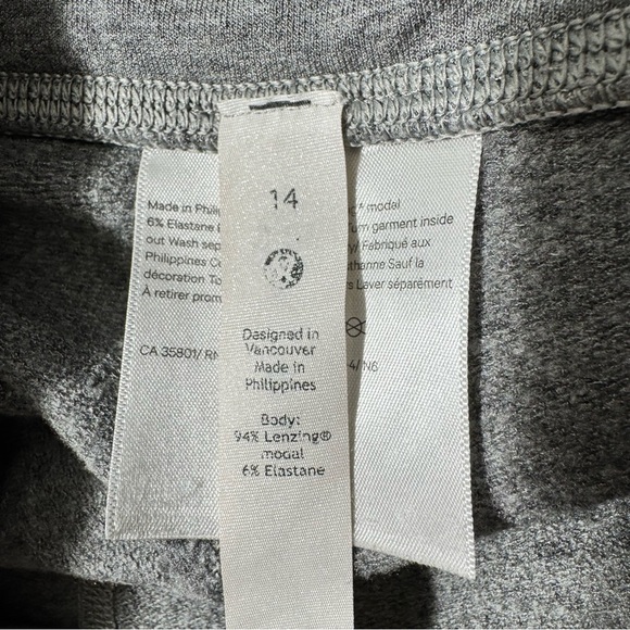 Lululemon Wunder Lounge Super-High-Rise Tight 28"
Heathered Core Medium Grey 14 - Picture 15 of 16
